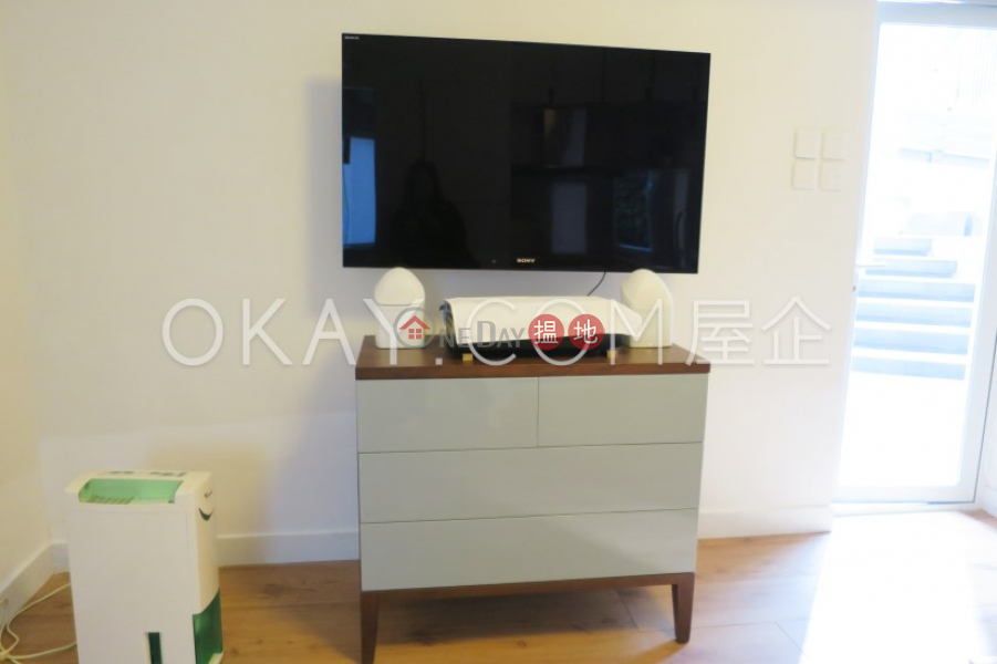 HK$ 32,000/ month | Windsor Court | Western District | Rare 1 bedroom with terrace | Rental