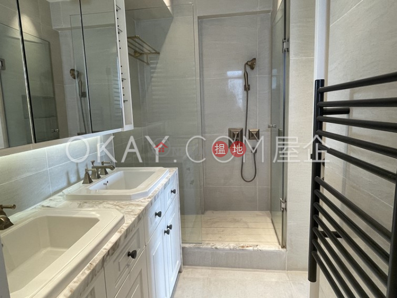 HK$ 38M, Villa Piubello | Southern District, Lovely 3 bedroom on high floor with sea views & balcony | For Sale