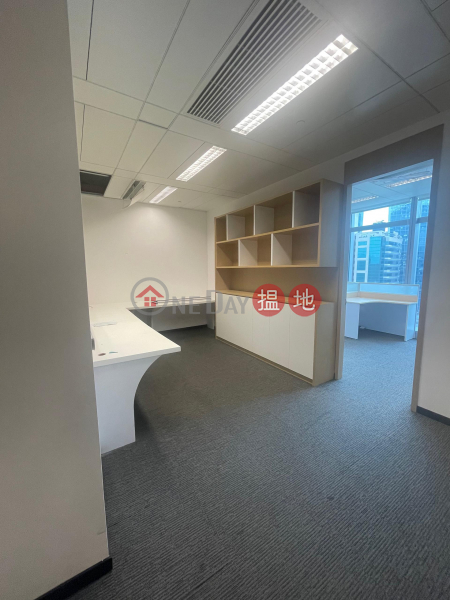 A rare live studio design in a Grade A office building in Kwun Tong | Two Harbour Square 偉業街180號 Rental Listings