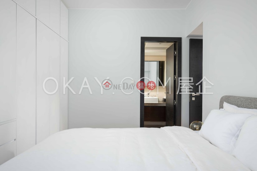 HK$ 23M | Redhill Peninsula Phase 1 Southern District | Elegant 2 bedroom with sea views & balcony | For Sale