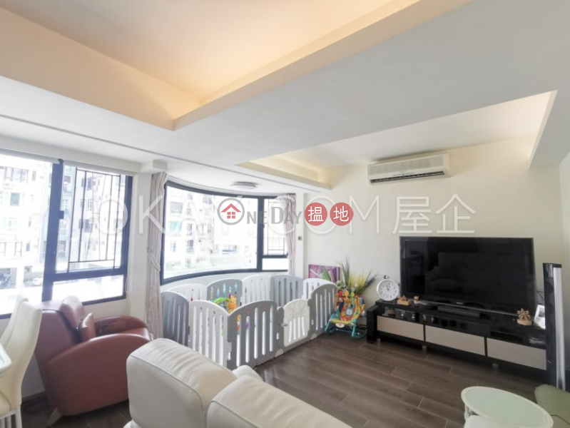 Luxurious 2 bedroom with parking | For Sale | Pine Gardens 松苑 Sales Listings