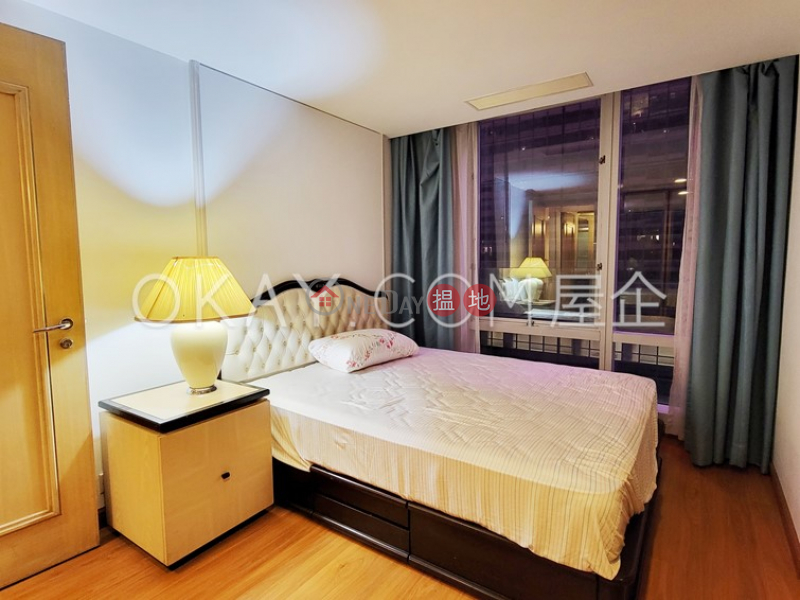 Popular 1 bedroom in Wan Chai | Rental, Convention Plaza Apartments 會展中心會景閣 Rental Listings | Wan Chai District (OKAY-R31382)