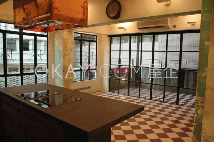Unique 2 bedroom with terrace & balcony | Rental | 40-42 Circular Pathway 弓絃巷40-42號 Rental Listings