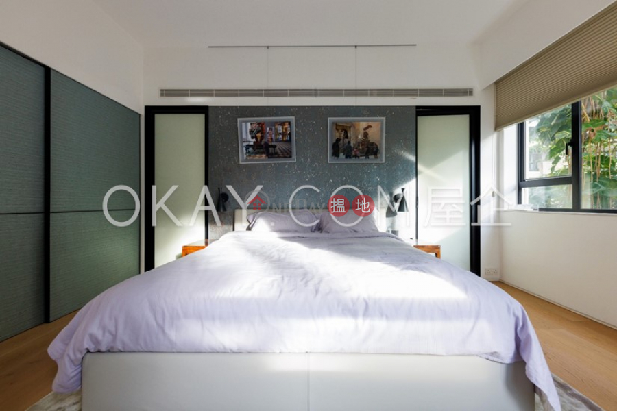 HK$ 55M, Grosvenor House, Central District | Gorgeous 2 bedroom with balcony | For Sale