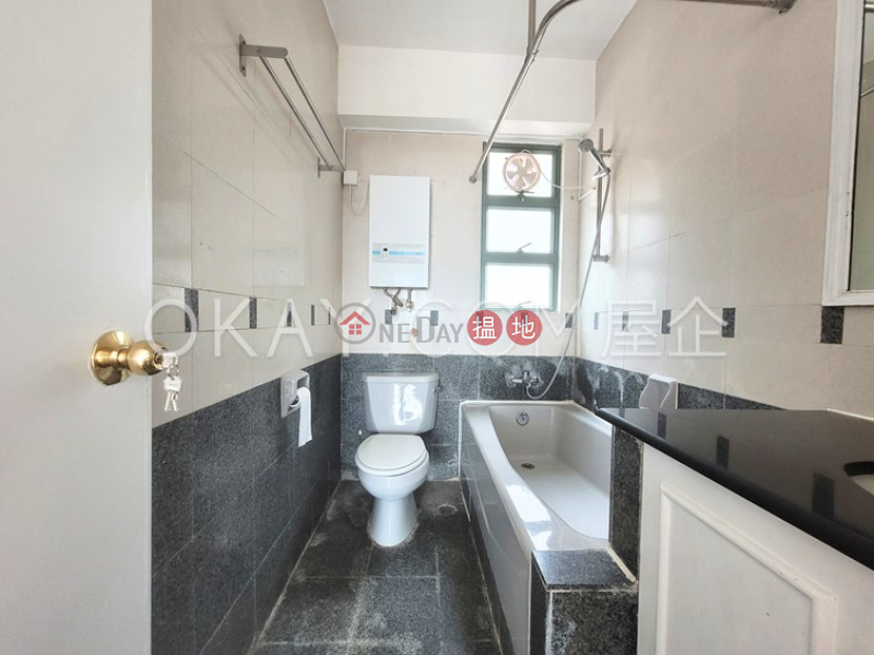 HK$ 12.8M, Discovery Bay, Phase 7 La Vista, 11 Vista Avenue Lantau Island, Nicely kept 3 bedroom in Discovery Bay | For Sale