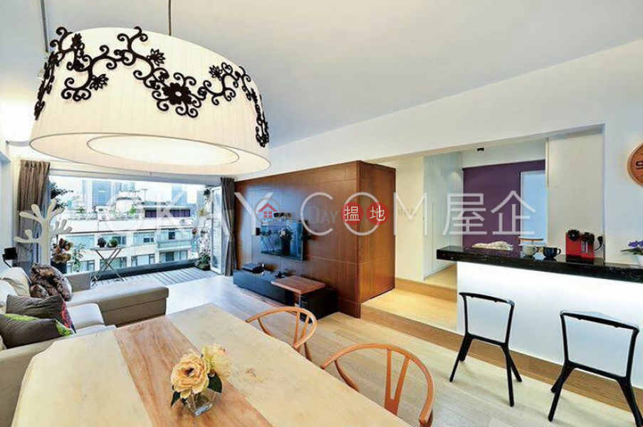 HK$ 17.9M | Moon Fair Mansion | Wan Chai District | Gorgeous 2 bedroom on high floor with balcony & parking | For Sale