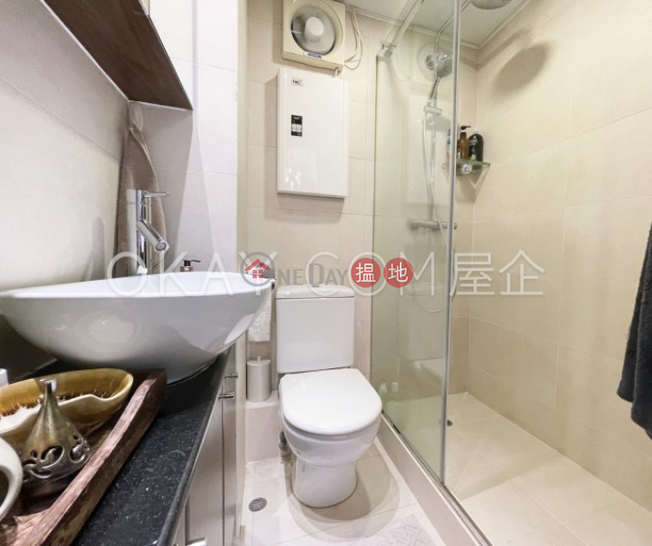 HK$ 25,000/ month, Causeway Centre Block C Wan Chai District Lovely 1 bedroom on high floor with harbour views | Rental