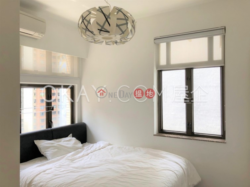 HK$ 20.8M | King\'s Court | Western District Nicely kept 2 bed on high floor with sea views | For Sale