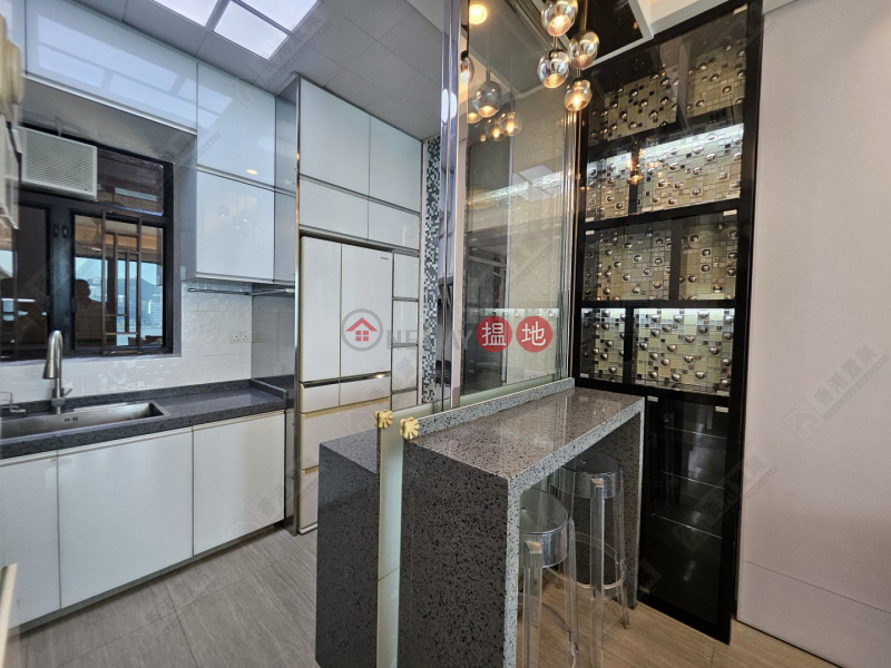 Three bedrooms, one apartment, multi-purpose in THE ARCH, 1 Austin Road West | Yau Tsim Mong Hong Kong | Sales HK$ 37M