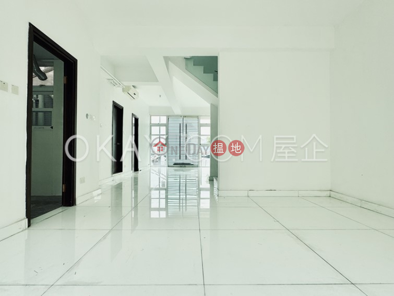 Generous house with sea views, rooftop & balcony | Rental 33 Cheung Chau Sai Tai Road | Cheung Chau Hong Kong Rental | HK$ 27,000/ month