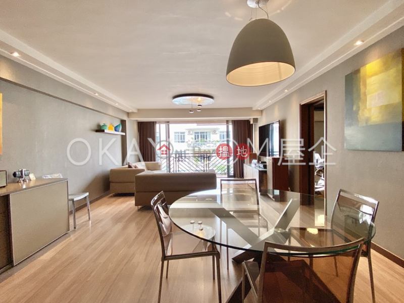 HK$ 28M, 43 Stanley Village Road Southern District | Tasteful 3 bedroom with balcony & parking | For Sale