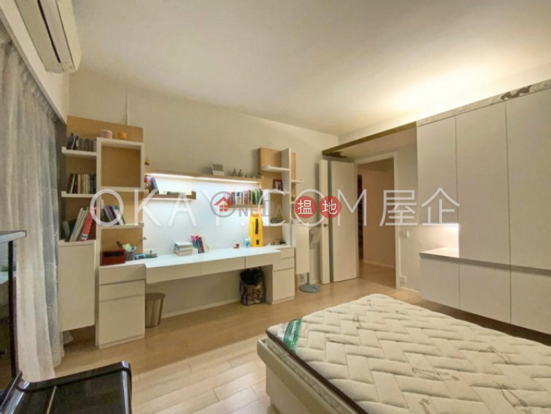 Unique 3 bedroom on high floor with parking | For Sale | Hilltop Mansion 峰景大廈 Sales Listings