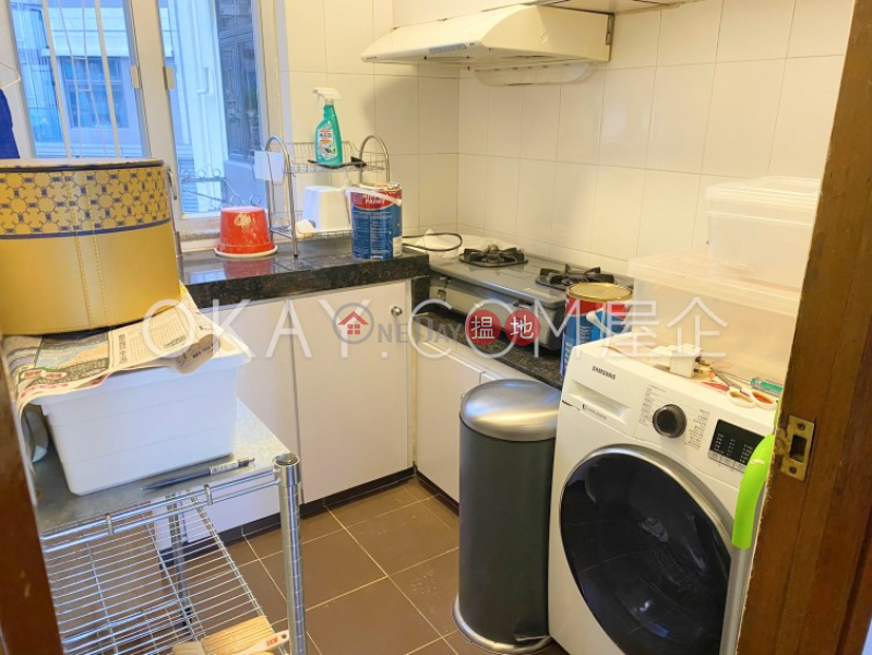 HK$ 28,000/ month, On Fung Building Western District, Generous 3 bedroom in Mid-levels West | Rental