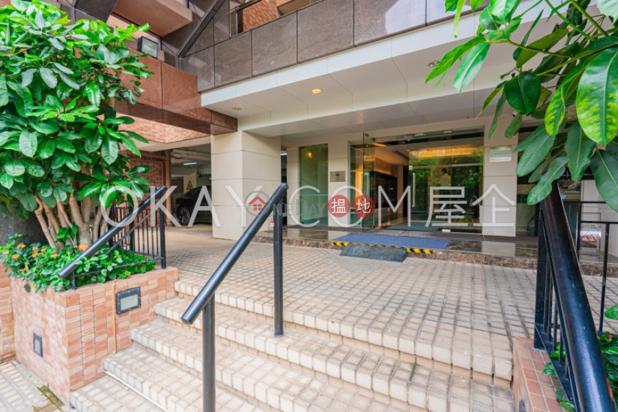 HK$ 30M, The Broadville Wan Chai District Stylish 2 bedroom on high floor with racecourse views | For Sale