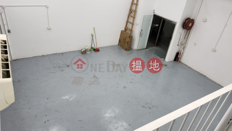 15-foot ceiling height, with partial loft, available for immediate occupancy. | Sun Hing Industrial Building 新興工業大廈 _0
