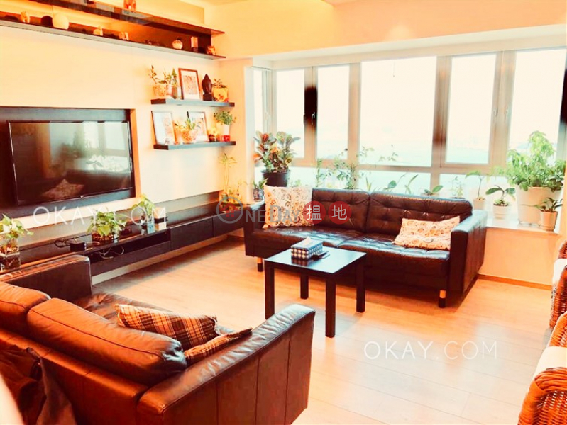 Unique 2 bedroom on high floor with harbour views | Rental | Imperial Court 帝豪閣 Rental Listings