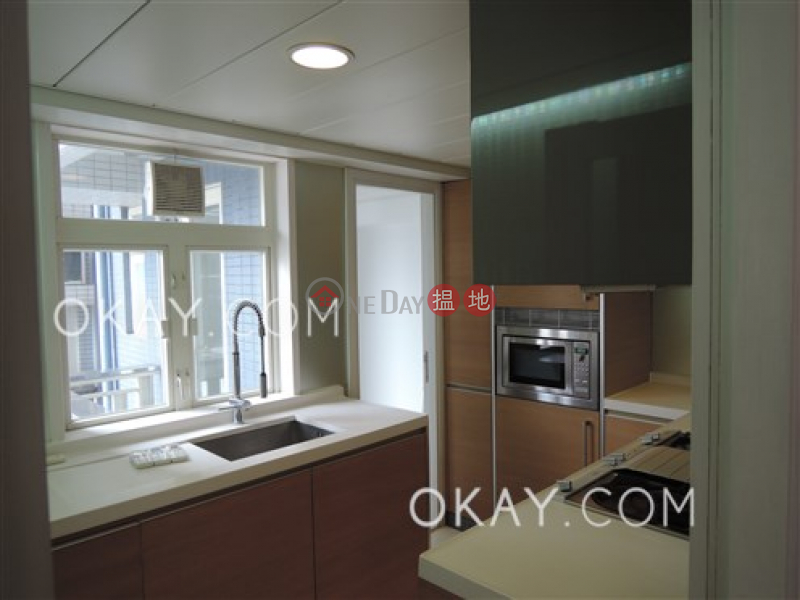 HK$ 45,000/ month Centrestage, Central District Elegant 2 bedroom on high floor with balcony | Rental