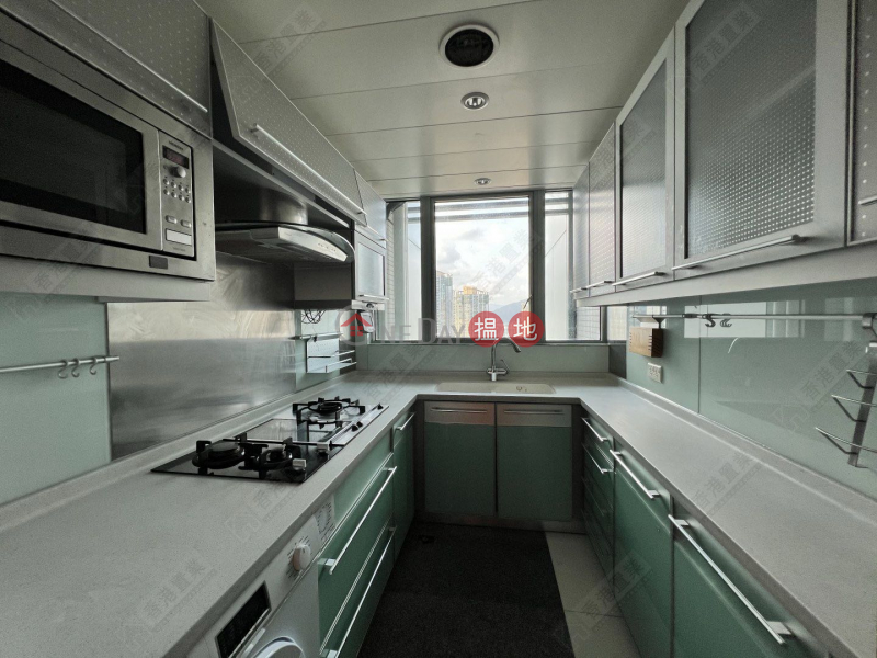Three bedrooms and one apartment in The Harbourside 1 Austin Road West | Yau Tsim Mong, Hong Kong, Sales HK$ 38M
