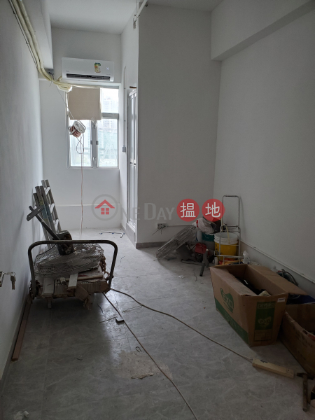 近港鐵站全新裝修 工作室,有窗,有廁|6建泰街 | 屯門|香港出租-HK$ 6,500/ 月