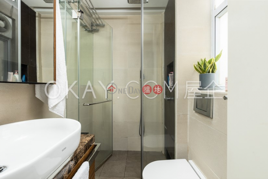 HK$ 31,000/ month | Wing Yu Building, Western District, Unique 2 bedroom on high floor with rooftop | Rental