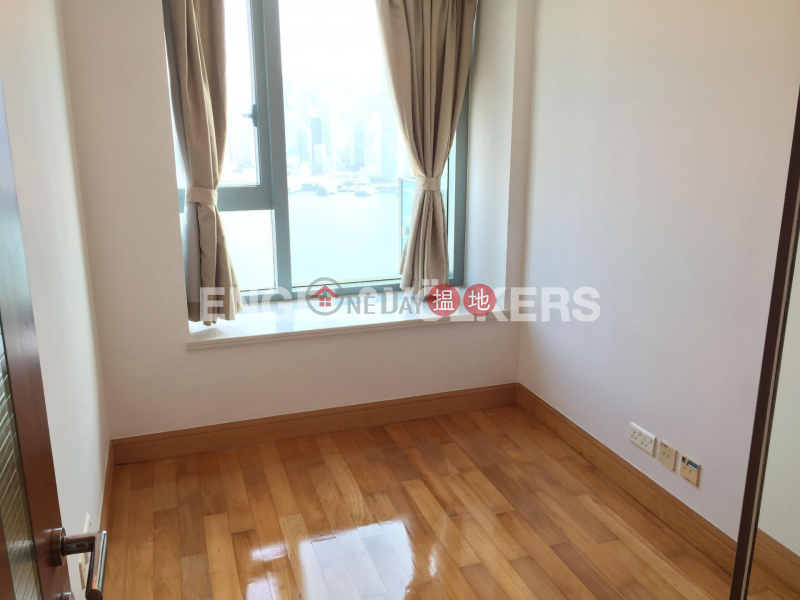 HK$ 69,000/ month The Harbourside Yau Tsim Mong, 3 Bedroom Family Flat for Rent in West Kowloon