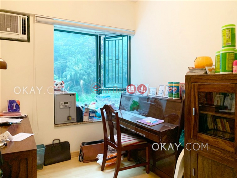 Stylish 3 bedroom with parking | Rental, Hillsborough Court 曉峰閣 Rental Listings | Central District (OKAY-R762)