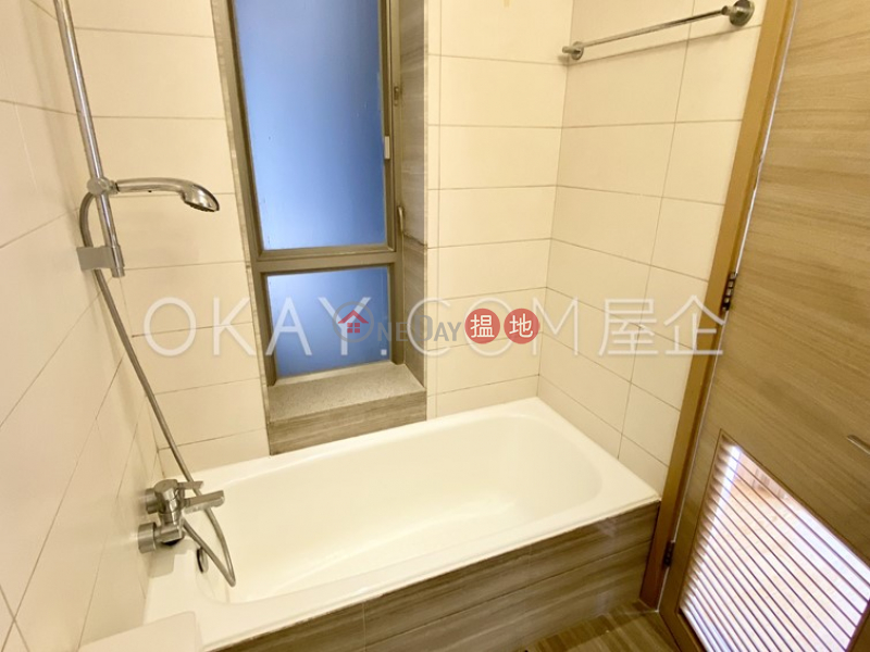 HK$ 31,000/ month Island Crest Tower 2, Western District, Nicely kept 2 bedroom with balcony | Rental