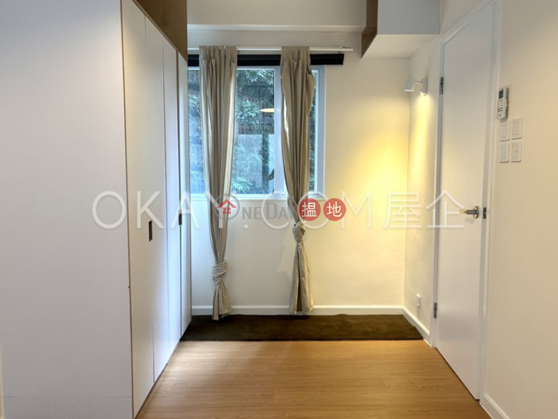 Windsor Court | Low Residential | Sales Listings HK$ 9M