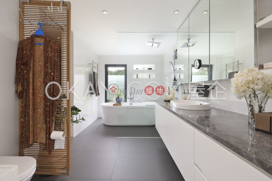 Popular house with rooftop, terrace & balcony | For Sale | King Ying House (Block D) King Shan Court 瓊瑛閣 (D座) Sales Listings