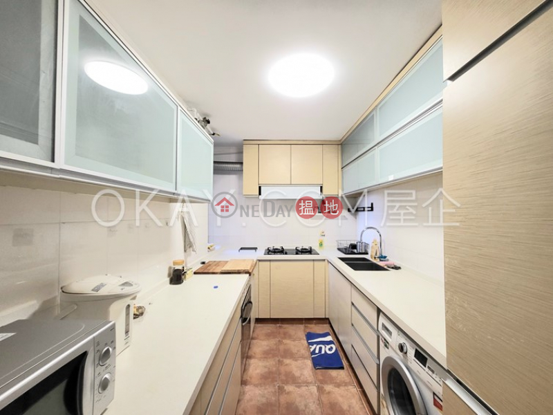 HK$ 8.88M, Discovery Bay, Phase 5 Greenvale Village, Greenburg Court (Block 2),Lantau Island Practical 2 bedroom with sea views & balcony | For Sale