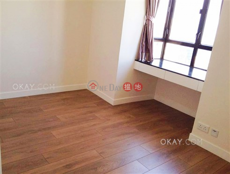 HK$ 39,000/ month Robinson Heights Western District Stylish 3 bedroom in Mid-levels West | Rental