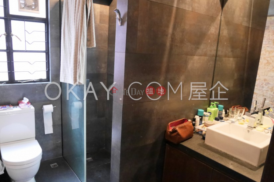 HK$ 25,000/ month | 10-14 Gage Street | Central District Generous high floor in Central | Rental