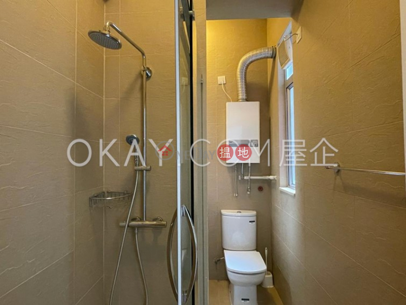 Rare 3 bedroom on high floor with rooftop & balcony | Rental | 2-6A Wilson Road 衛信道 2-6A 號 Rental Listings