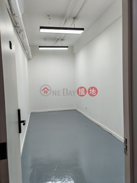 Bright, Cozy and Mountain View Creative workshops and Storage Spaces | Vita Tower 維他大廈 Rental Listings