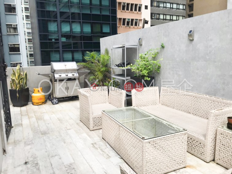 Practical 1 bedroom on high floor with rooftop | Rental | 16-18 Queen\'s Road West 皇后大道西 16-18 號 Rental Listings