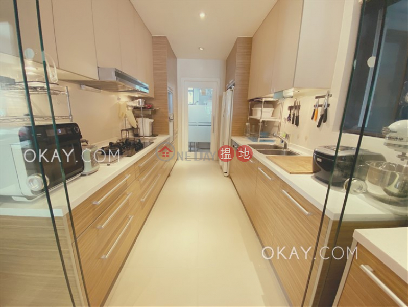 Efficient 3 bedroom with parking | For Sale | Robinson Garden Apartments 羅便臣花園大廈 Sales Listings