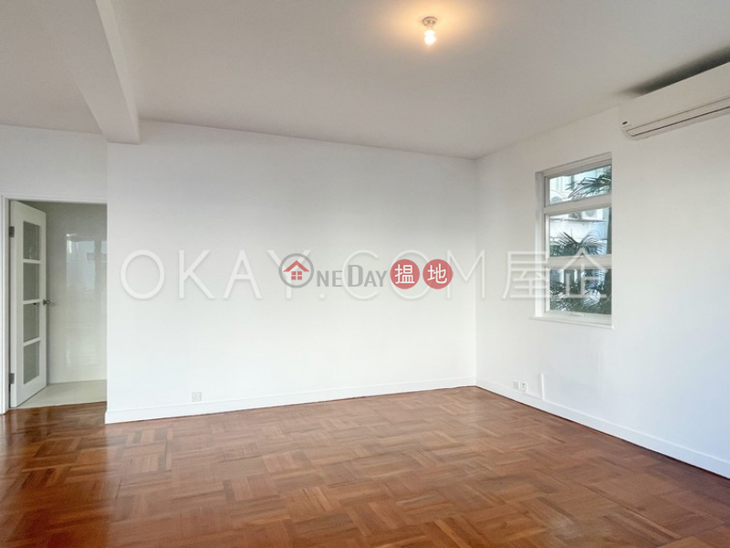 HK$ 88,000/ month Villa Martini Block 2, Southern District Lovely 3 bedroom with balcony & parking | Rental