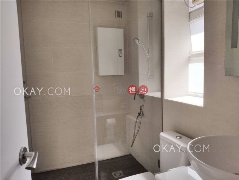 HK$ 25,000/ month | Ying Piu Mansion | Western District | Tasteful 2 bedroom in Mid-levels West | Rental