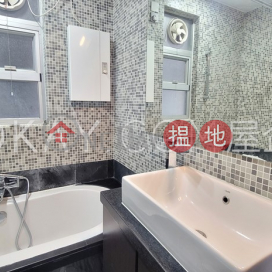 Unique 2 bedroom with parking | Rental, Shan Kwong Tower 山光苑 | Wan Chai District (OKAY-R103245)_0