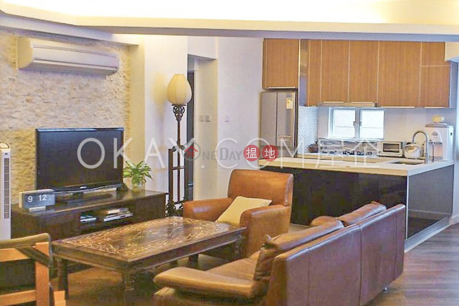 Nicely kept 2 bedroom in Happy Valley | For Sale | 8A-10 Sing Woo Road | Wan Chai District Hong Kong Sales HK$ 11M