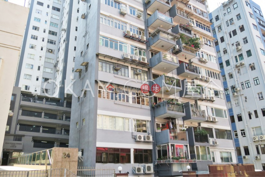 Tasteful 2 bedroom on high floor with balcony & parking | Rental | Shan Kwong Tower 山光苑 Rental Listings
