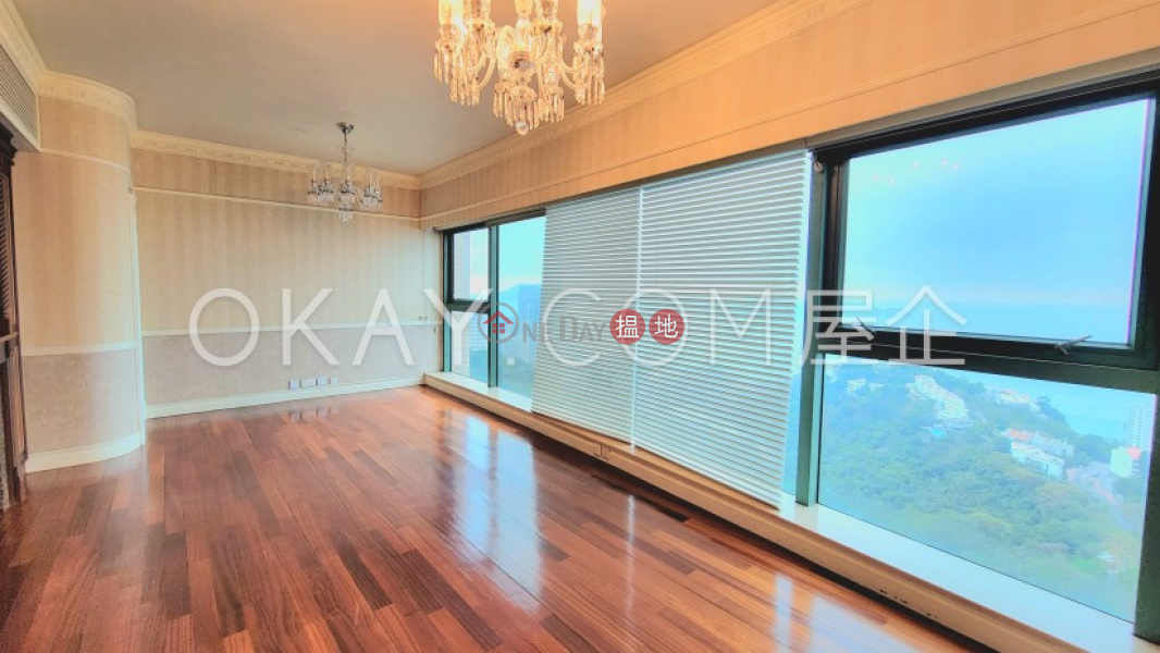 Charming 4 bedroom with parking | For Sale | Royalton 豪峰 Sales Listings