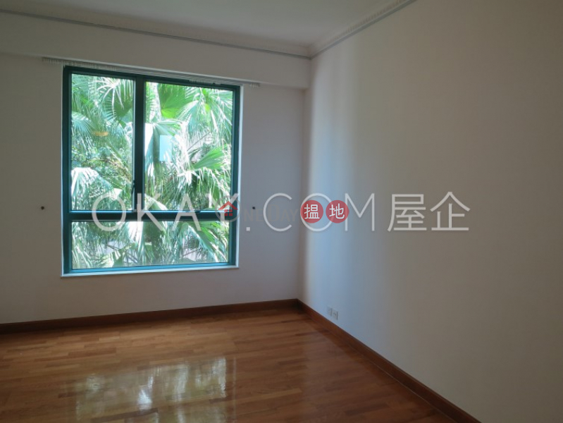 HK$ 75M | Phase 1 Regalia Bay, Southern District Rare house with sea views, rooftop & balcony | For Sale