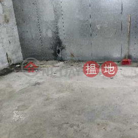 The underground factory is close to the entrance and exit, suitable for various industries.