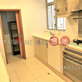 Charming 3 bedroom with balcony & parking | Rental | Waiga Mansion 維基樓 _0