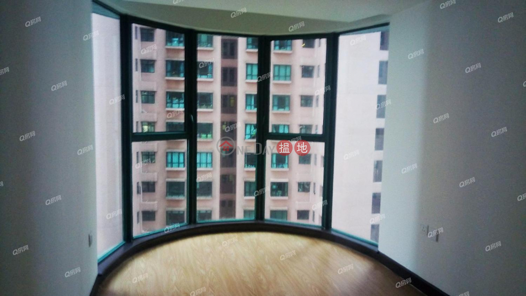 Property Search Hong Kong | OneDay | Residential Rental Listings | Hillsborough Court | 2 bedroom Low Floor Flat for Rent