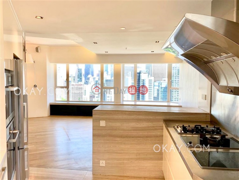 HK$ 68,000/ month | The Royal Court, Central District | Lovely 2 bedroom on high floor with harbour views | Rental