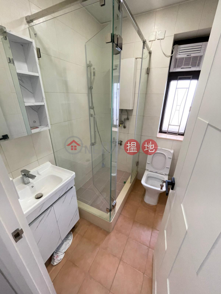 ** Good for Inventment ** High Floor & Bright, Renovated, Convenient Location, Easy Access to Public Transports | Kam Fung Mansion 金風大廈 Sales Listings