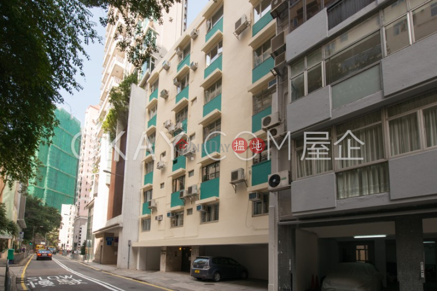 Lovely 3 bedroom with balcony & parking | Rental | Emerald Court 翡翠樓 Rental Listings