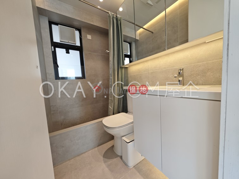 HK$ 48,000/ month Palatial Crest, Western District Stylish 3 bedroom with sea views | Rental